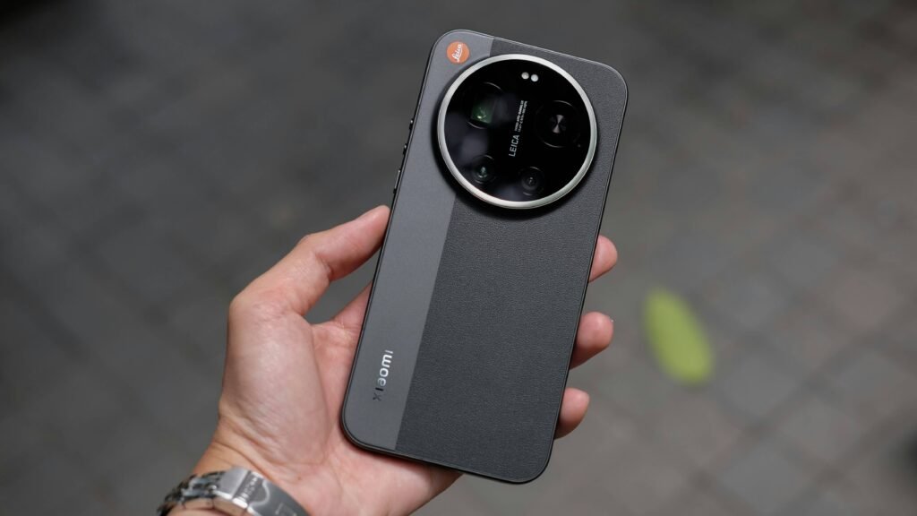 Xiaomi 17 Ultra circular Leica camera setup